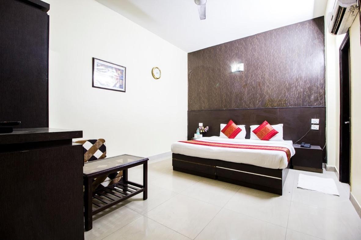 Oyo 9601 Hotel Sunshine Residency Castle Нойда Экстерьер фото